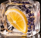 Hielo con limón y lavanda